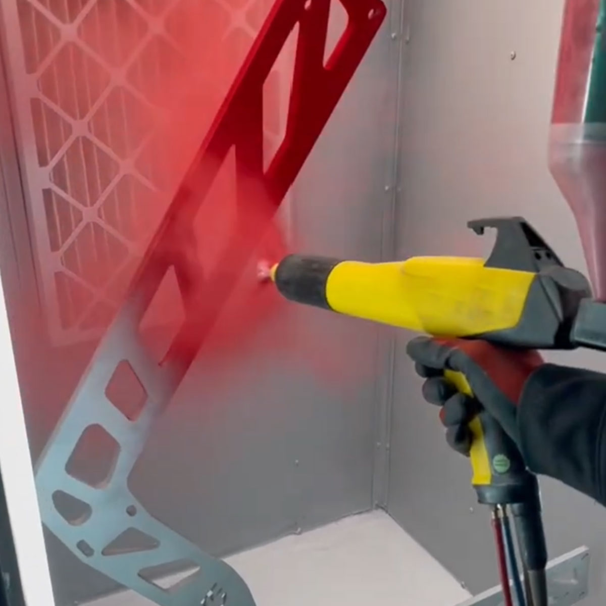 Optimizing Powder Coating Application: How to Control the Amount of Powder Sprayed